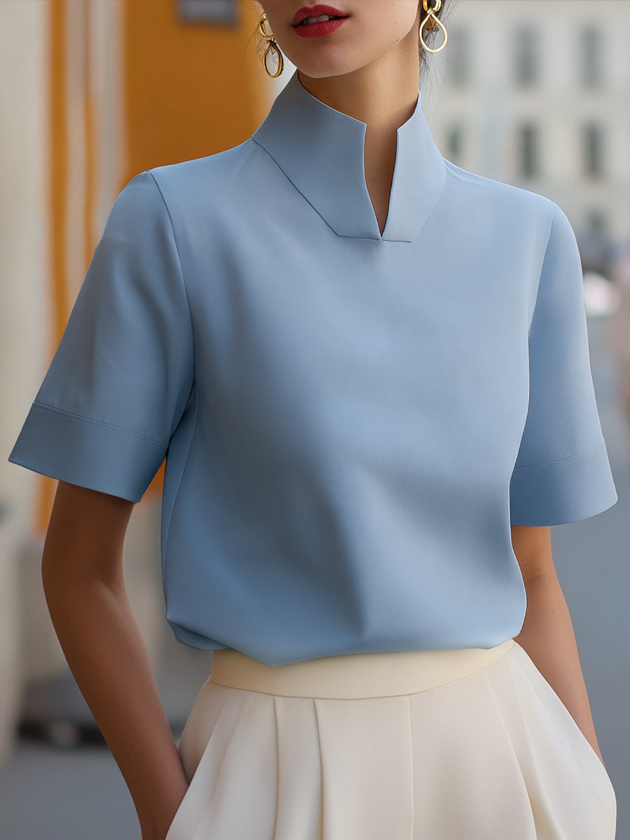 Minimalistische strukturierte Bluse mit Stehkragen