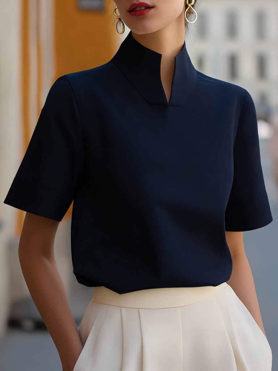 Minimalistische strukturierte Bluse mit Stehkragen