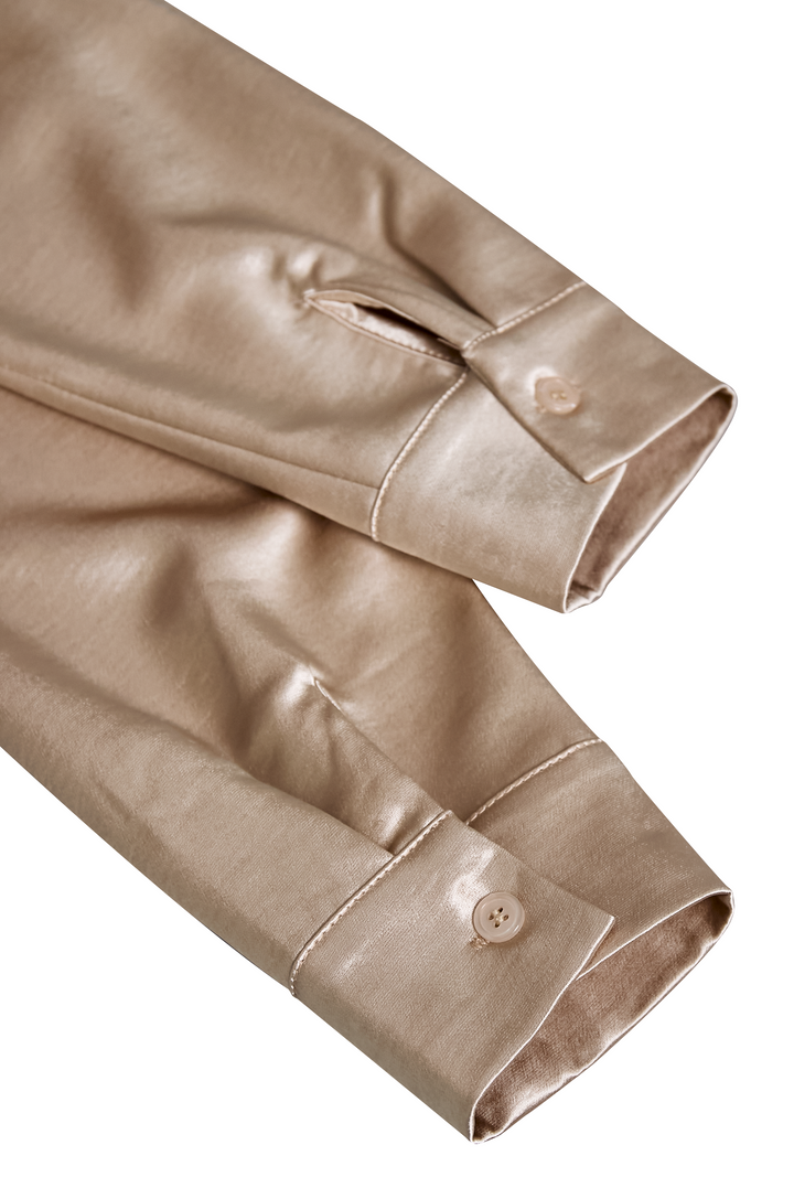 Elegante weiße Satinbluse mit drapiertem