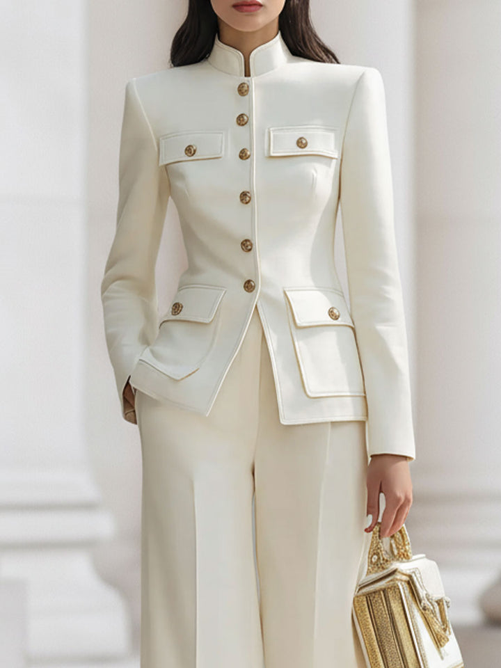 Christina - Elegant geschnittenes Kostümset in Creme mit goldenen Akzenten