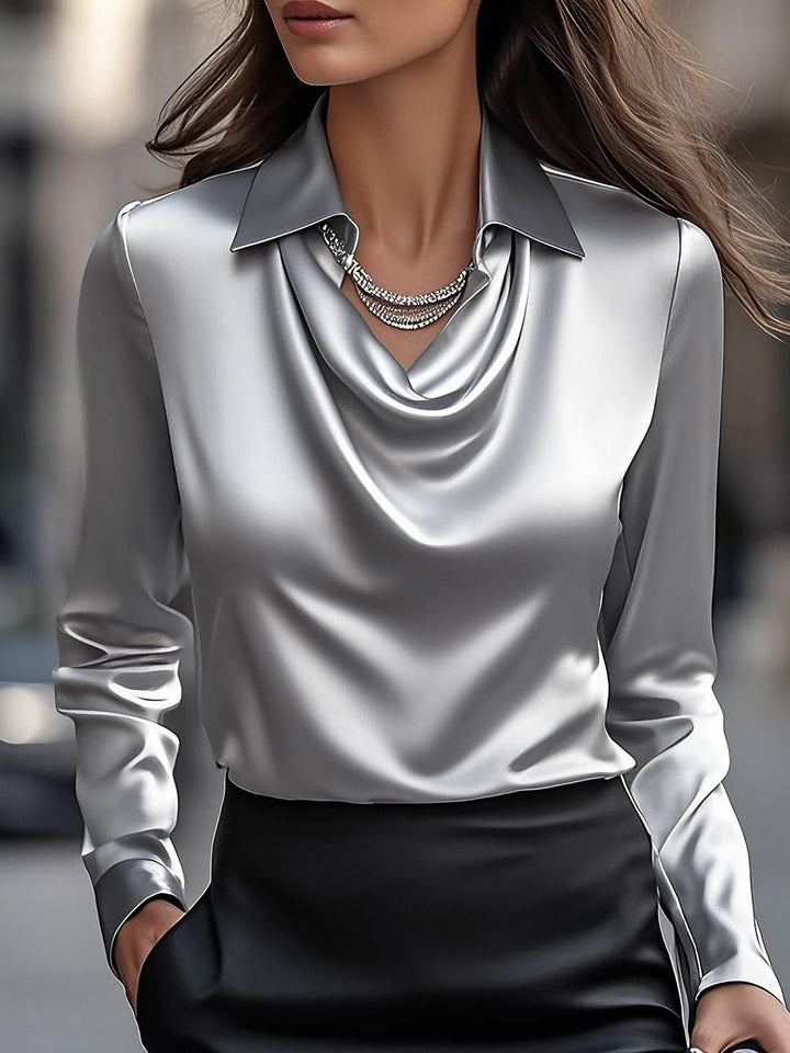 Elegante weiße Satinbluse mit drapiertem