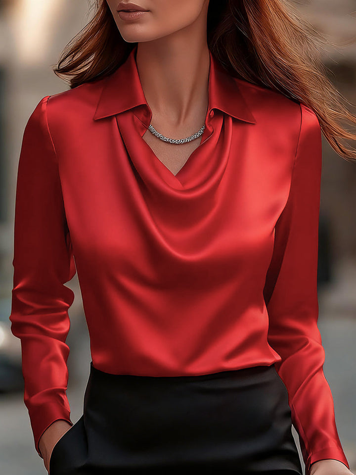 Elegante weiße Satinbluse mit drapiertem