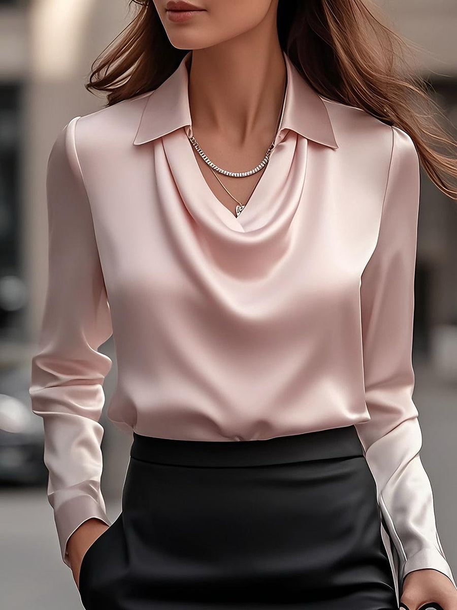 Elegante weiße Satinbluse mit drapiertem