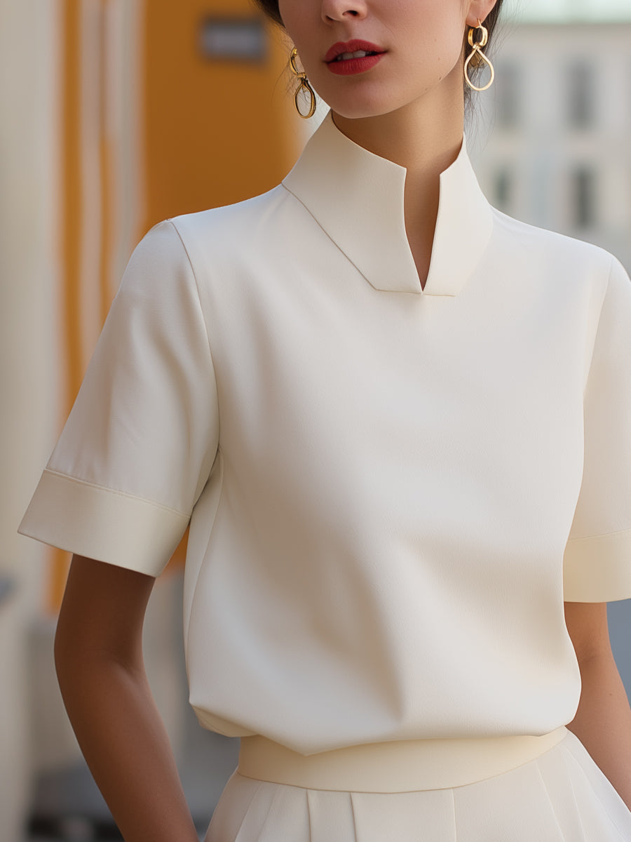 Minimalistische strukturierte Bluse mit Stehkragen