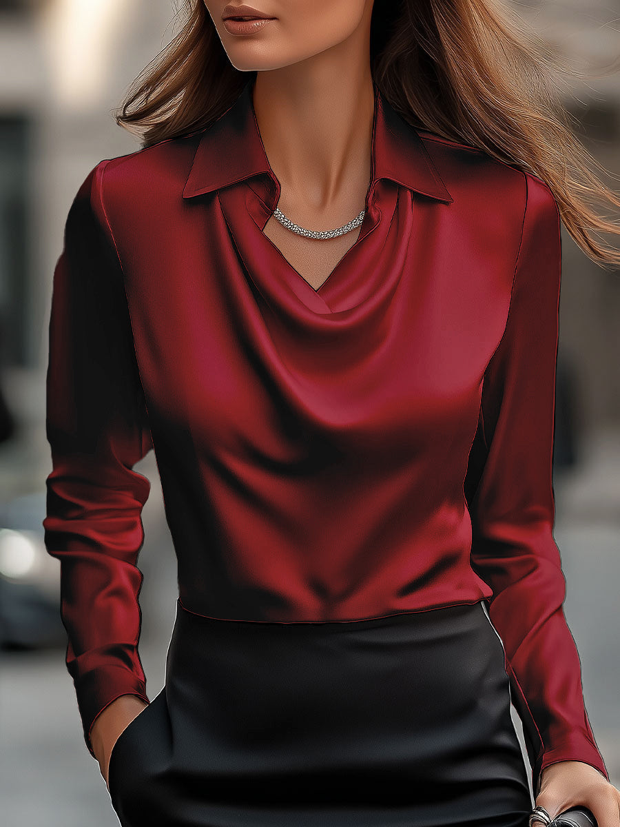 Elegante weiße Satinbluse mit drapiertem