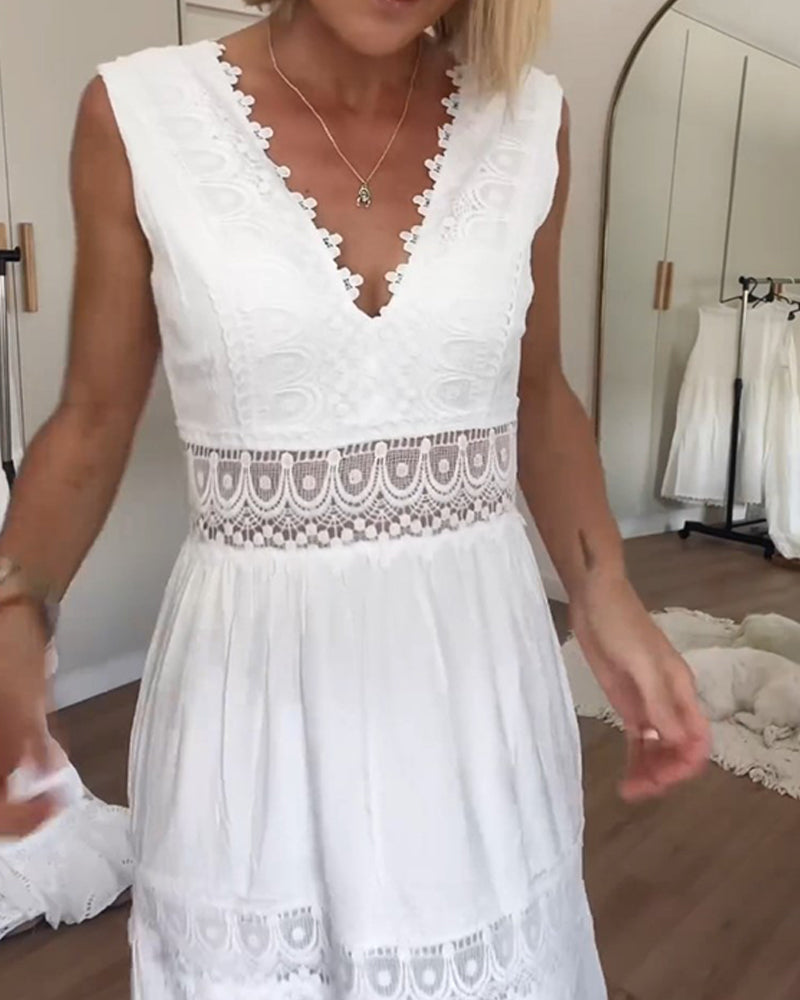 Clara - Spitzenkleid mit V-Ausschnitt