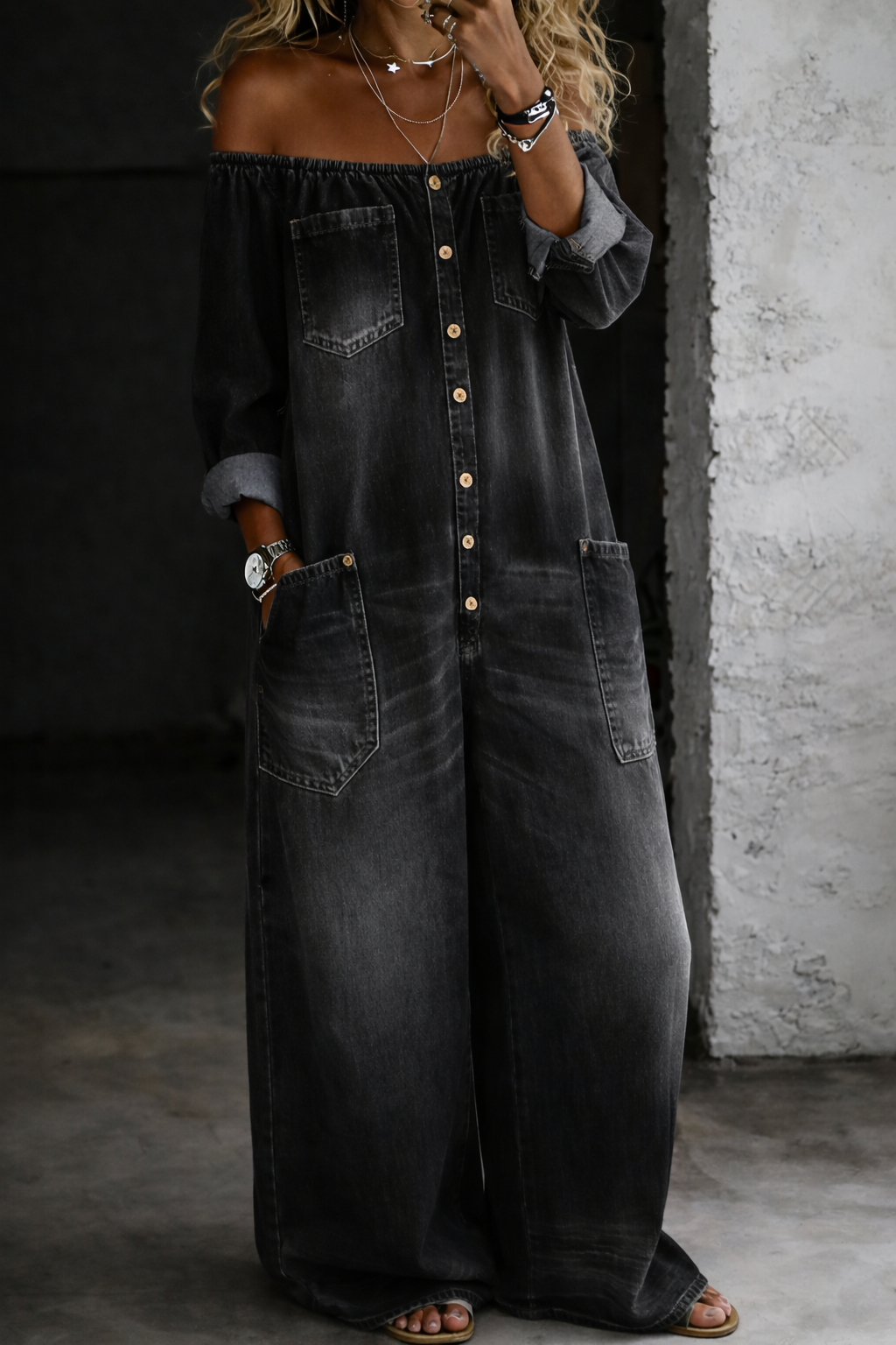 Elena - Schulterfreier langärmeliger Jumpsuit