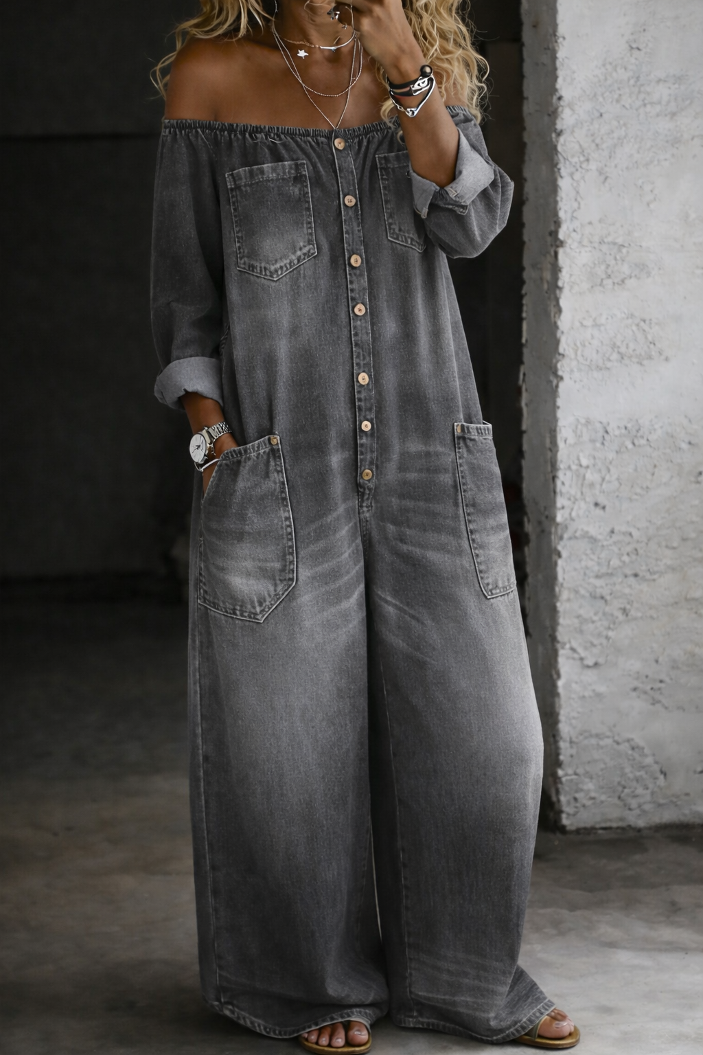 Elena - Schulterfreier langärmeliger Jumpsuit