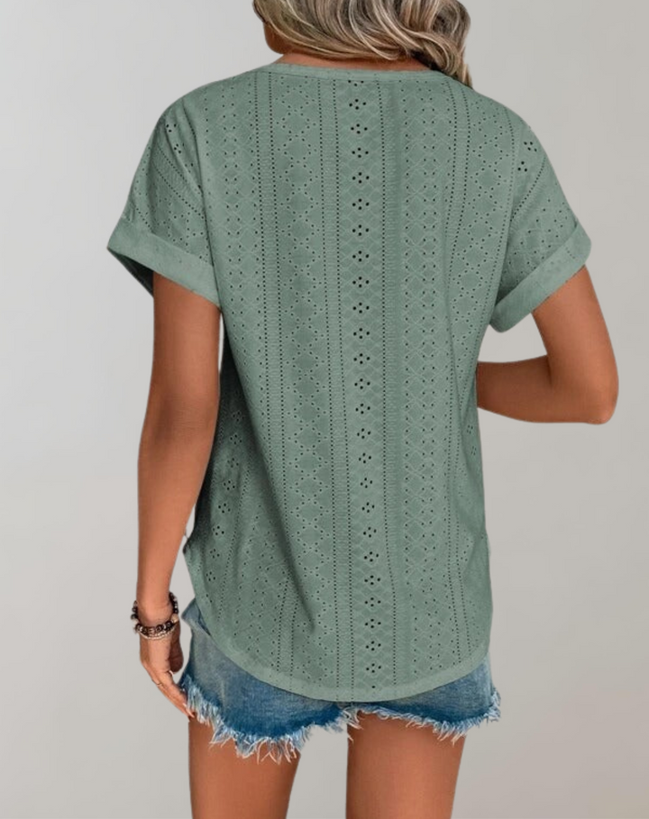 Lara - Lässige Sommerbluse mit Ösenstickerei