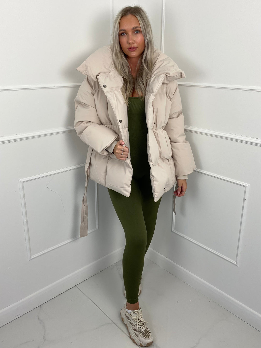 KARLY - Kurze Pufferjacke mit Gürteltasche