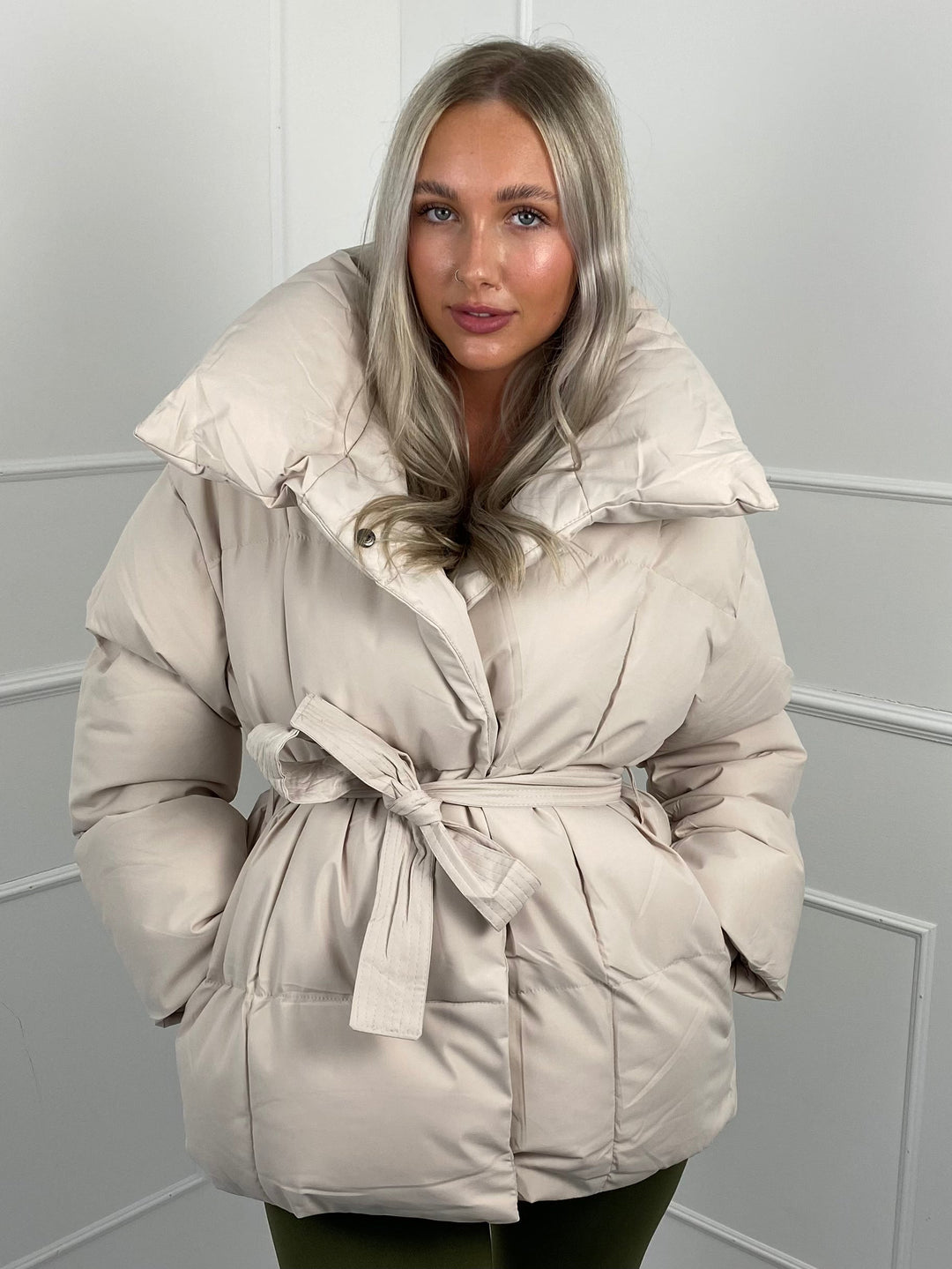 KARLY - Kurze Pufferjacke mit Gürteltasche