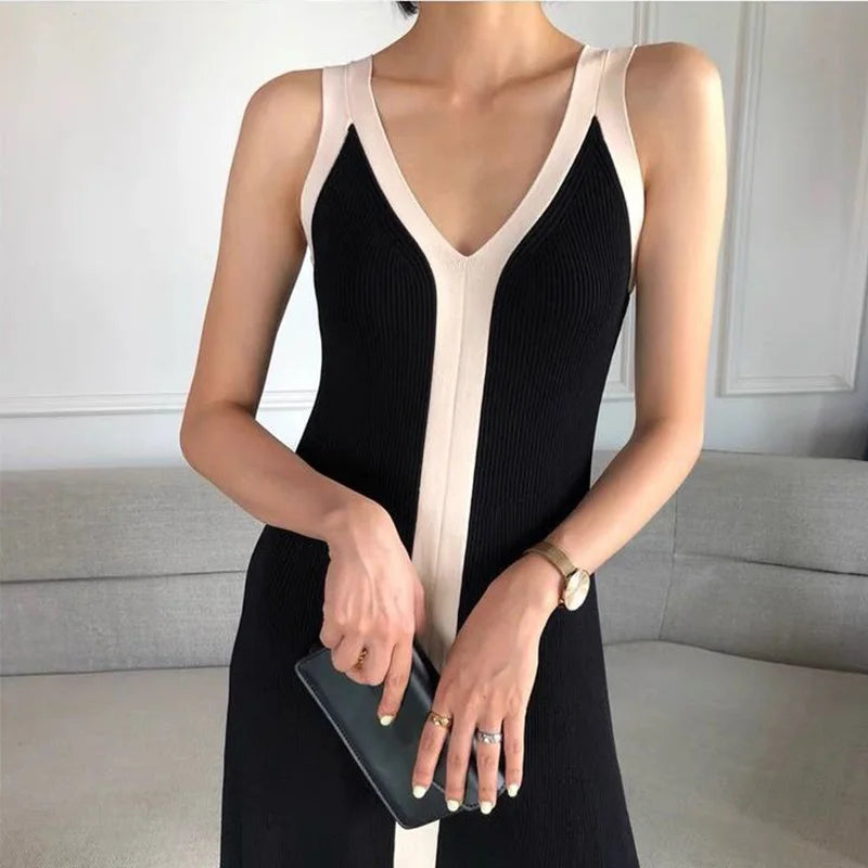 Ines - Ärmelloses Kleid mit V-Ausschnitt