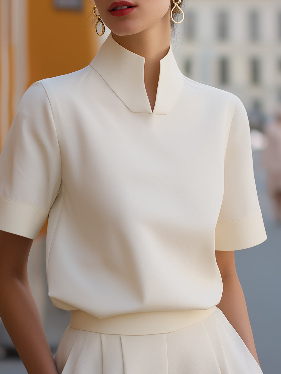 Minimalistische strukturierte Bluse mit Stehkragen