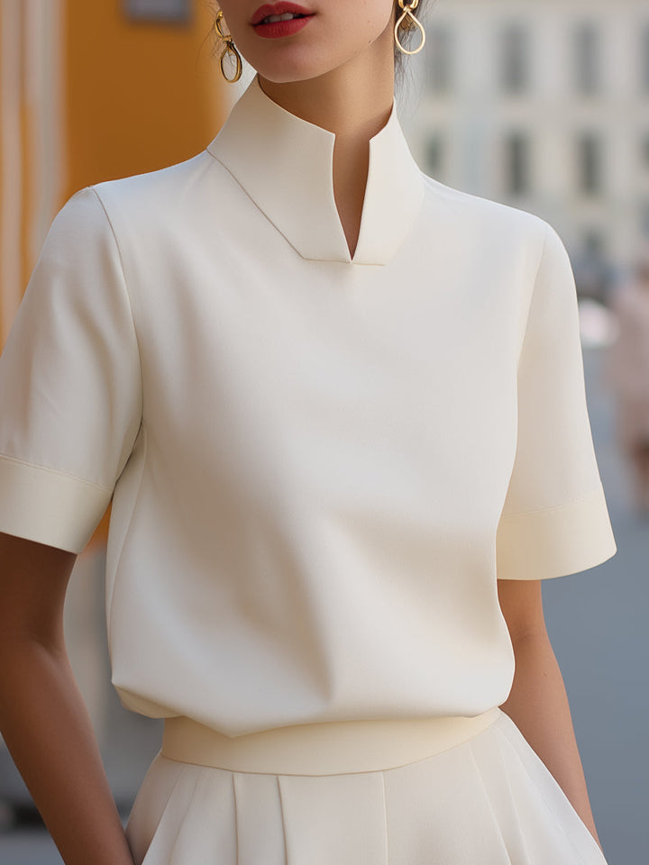 Minimalistische strukturierte Bluse mit Stehkragen