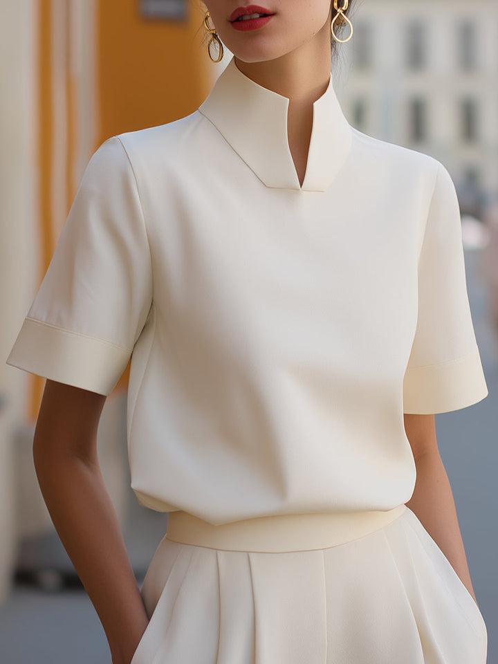 Minimalistische strukturierte Bluse mit Stehkragen