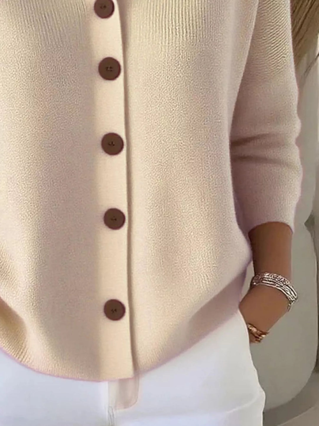 Mila - Elegants Strickjäckli mit Chnöpf