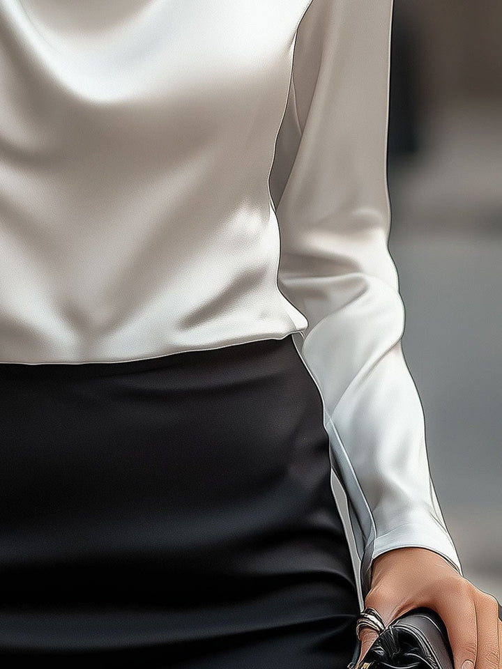 Elegante weiße Satinbluse mit drapiertem