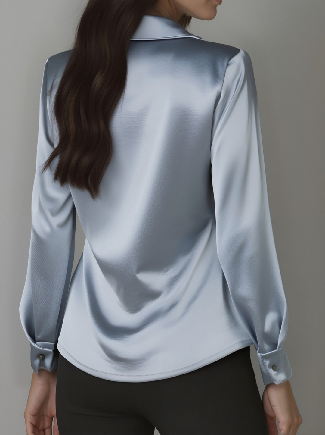 Elegante weiße Satinbluse mit drapiertem