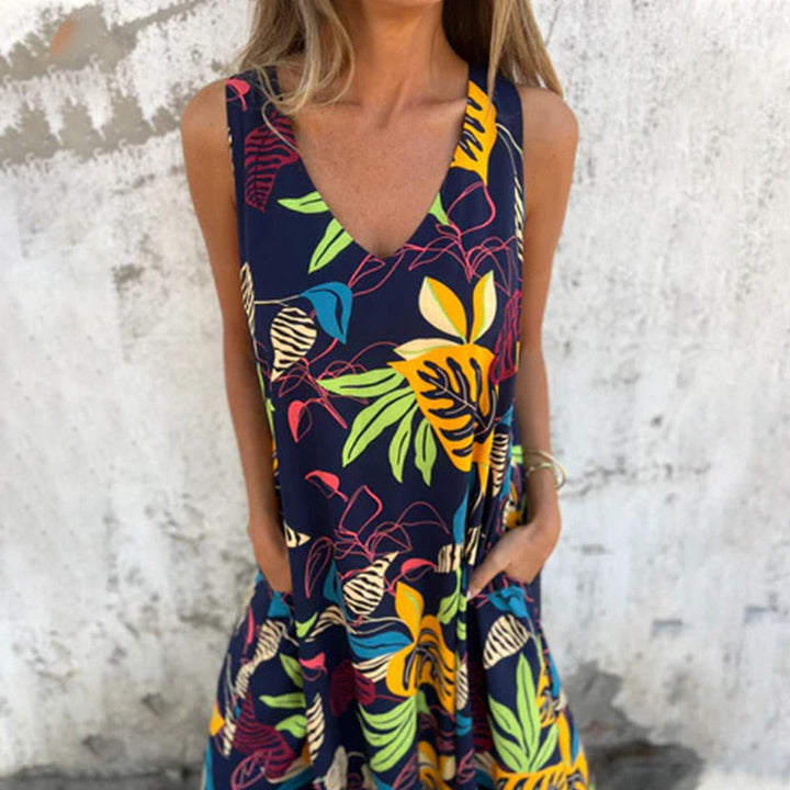 YLVA I MAXIKLEID MIT V-AUSSCHNITT
