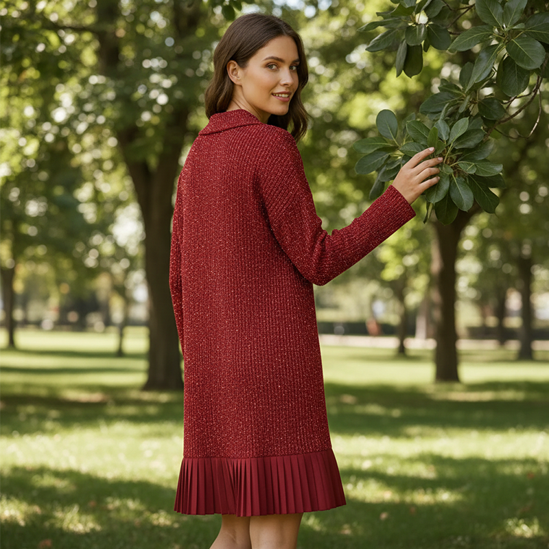 Eva - Glänzendes Kleid mit V-Ausschnitt
