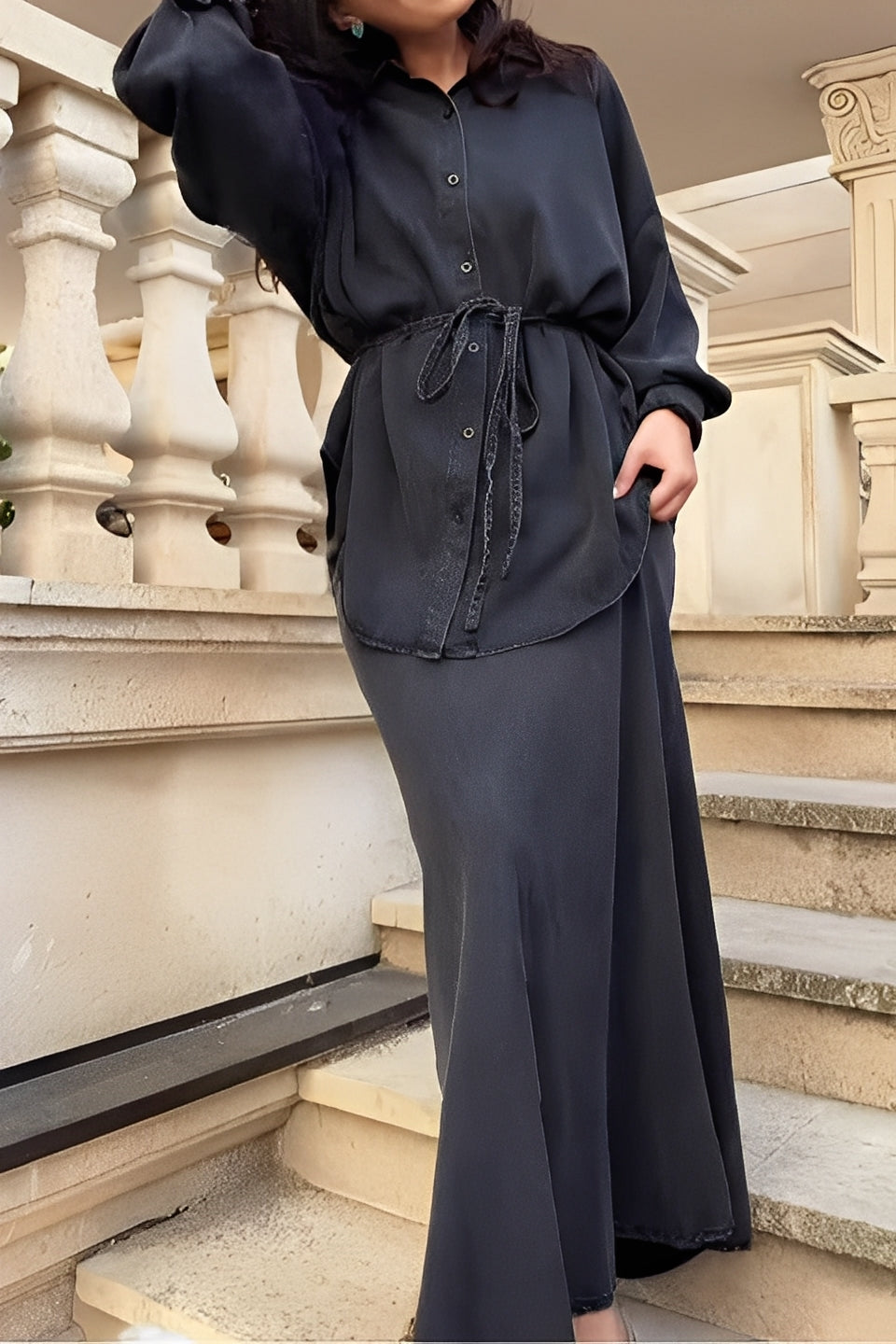 Radomira - Ensemble aus einer geknoteten Bluse