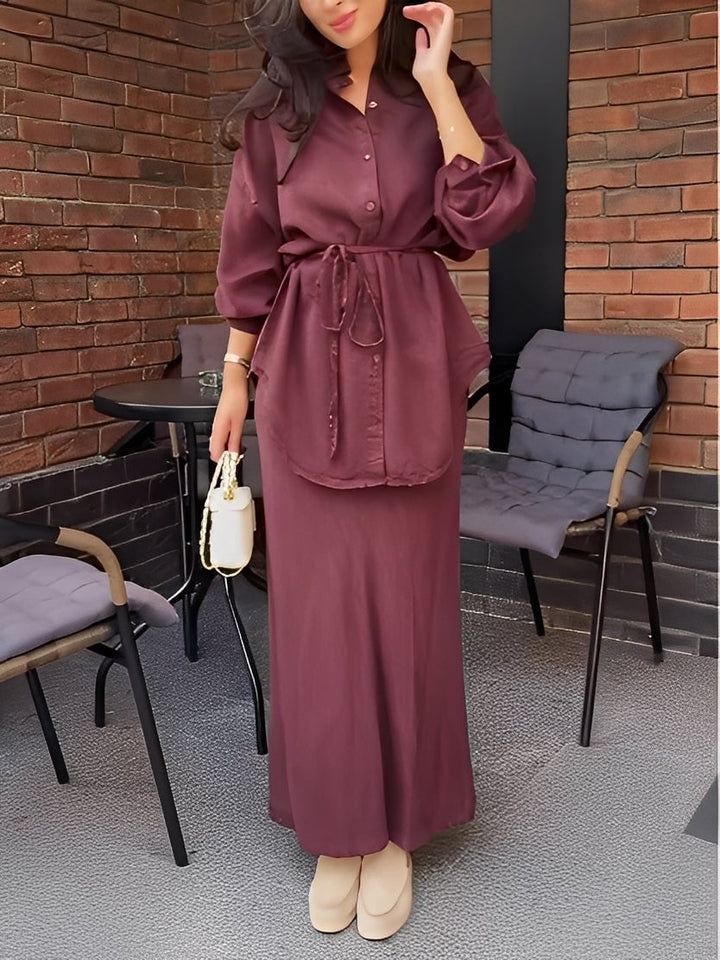 Radomira - Ensemble aus einer geknoteten Bluse